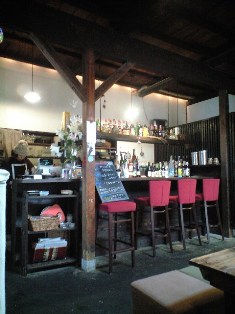 diningiori-080304-in.jpg