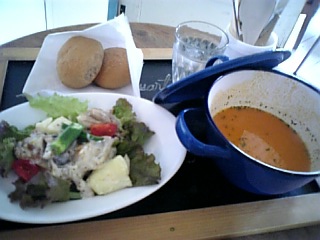 beret-lunch.jpg