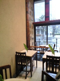 lois cafe-in1-s.jpg